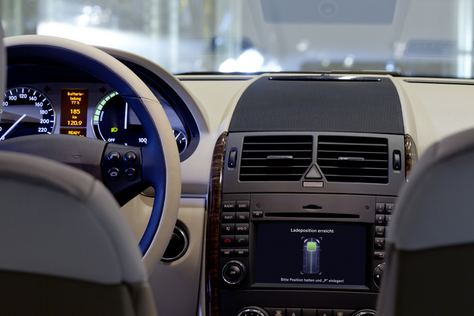 Mercedes-Benz Experimenting with Inductive Charging on Electric Smart Mercedes-Benz Experimenting with Inductive Charging on Electric Smart