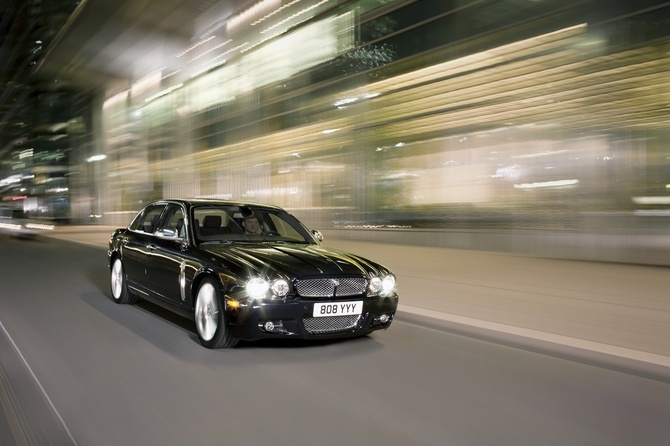 Jaguar XJR 4.2 V8 S/C Jaguar XJR 4.2 V8 S/C