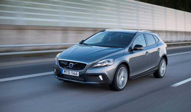 Volvo V40 Cross Country D2 Momentum Geartronic Volvo V40 Cross Country D2 Momentum Geartronic