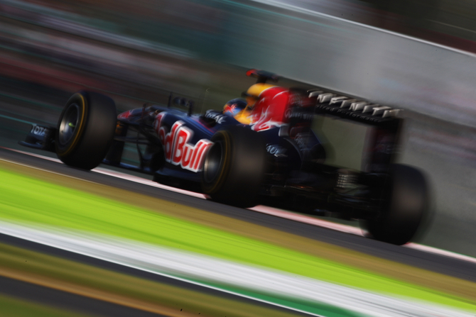 Vettel takes pole and closes on title Vettel takes pole and closes on title