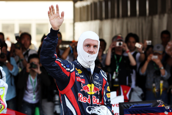 Vettel takes pole and closes on title Vettel takes pole and closes on title