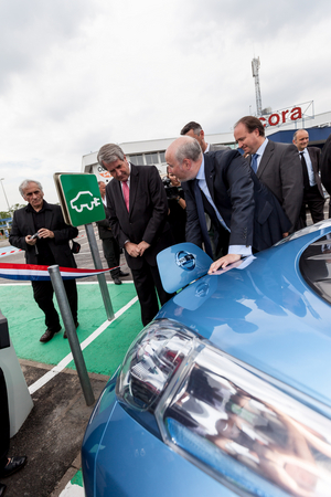 Inauguration de la première borne de recharge rapide Inauguration de la première borne de recharge rapide