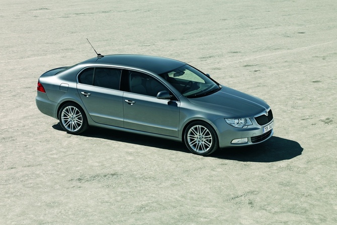 Skoda Superb 2.0 TDI CR 170cv DPF Ambition Skoda Superb 2.0 TDI CR 170cv DPF Ambition