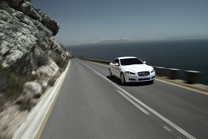 Jaguar XF 3.0 S/C Sport Jaguar XF 3.0 S/C Sport