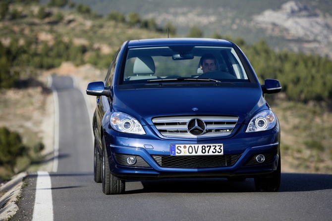 Mercedes-Benz B 180 NGT BlueEfficiency Autotronic Mercedes-Benz B 180 NGT BlueEfficiency Autotronic