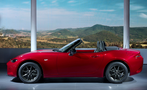 O novo MX-5 faz uma nova interpretação da linguagem Kodo com um look mais simples e esculpido do que os mais recentes modelos Mazda
