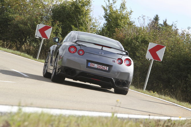 2013 Nissan GT-R Gets Power Boost, Better Suspension and Optional Ceramic Brakes 2013 Nissan GT-R Gets Power Boost, Better Suspension and Optional Ceramic Brakes