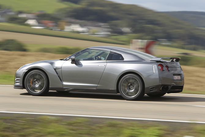 2013 Nissan GT-R Gets Power Boost, Better Suspension and Optional Ceramic Brakes 2013 Nissan GT-R Gets Power Boost, Better Suspension and Optional Ceramic Brakes