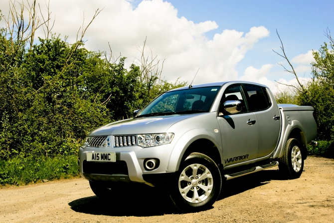 Mitsubishi L200 2.5 DI-D DCab Warrior LB Auto Mitsubishi L200 2.5 DI-D DCab Warrior LB Auto