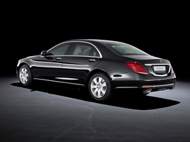 Apesar de se tratar de um veículo blindado, exteriormente o S 600 Guard é dificilmente distinguível do modelo padrão no qual é baseado