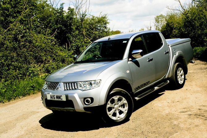 Mitsubishi L200 2.5 DI-D DCab Warrior LB Auto Mitsubishi L200 2.5 DI-D DCab Warrior LB Auto