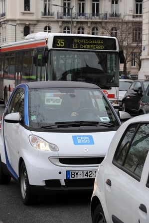 Lyon accueille un nouveau concept de mobilité: 200 véhicules car2go Lyon accueille un nouveau concept de mobilité: 200 véhicules car2go