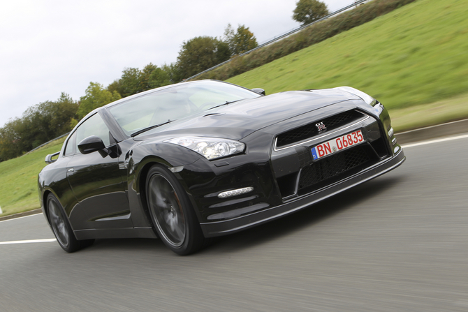 2013 Nissan GT-R Gets Power Boost, Better Suspension and Optional Ceramic Brakes 2013 Nissan GT-R Gets Power Boost, Better Suspension and Optional Ceramic Brakes