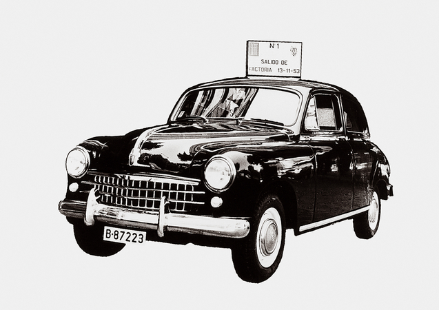 Os carros foram no primeiro ano vendidos para representantes do governo e para serviço de táxis Os carros foram no primeiro ano vendidos para representantes do governo e para serviço de táxis