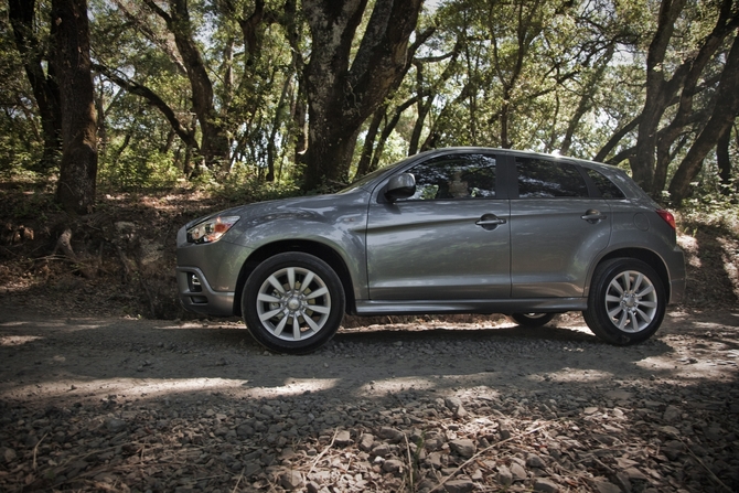 Mitsubishi Outlander Sport SE 2WD Mitsubishi Outlander Sport SE 2WD