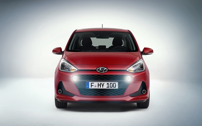 Em termos de motores o Hyundai i10 continua a ser alimentado pelos mesmos motores de 1.0 e 1.25 litros a gasolina com 65 e 86hp Em termos de motores o Hyundai i10 continua a ser alimentado pelos mesmos motores de 1.0 e 1.25 litros a gasolina com 65 e 86hp