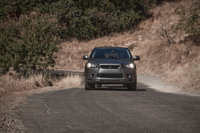 Mitsubishi Outlander Sport SE 2WD Mitsubishi Outlander Sport SE 2WD