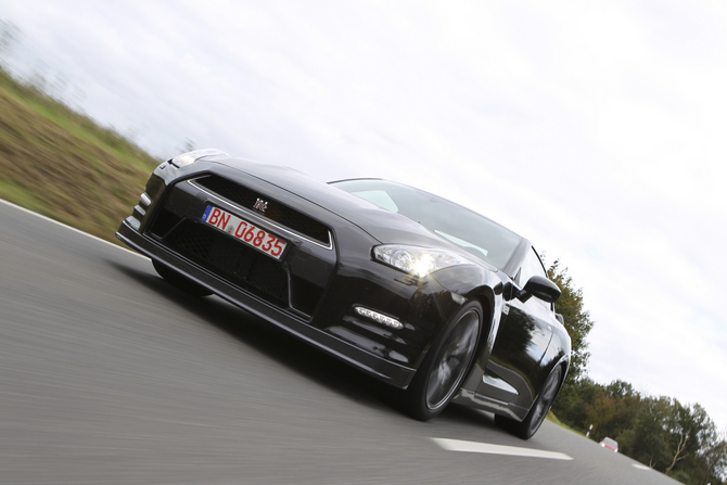 2013 Nissan GT-R Gets Power Boost, Better Suspension and Optional Ceramic Brakes 2013 Nissan GT-R Gets Power Boost, Better Suspension and Optional Ceramic Brakes
