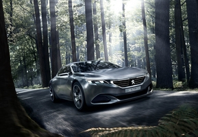 O veículo está equipado com uma motorização HYbrid4 a gasolina que desenvolve 340cv