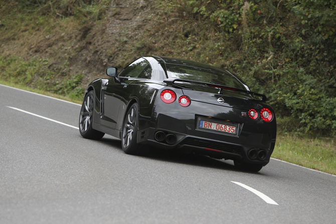 2013 Nissan GT-R Gets Power Boost, Better Suspension and Optional Ceramic Brakes 2013 Nissan GT-R Gets Power Boost, Better Suspension and Optional Ceramic Brakes