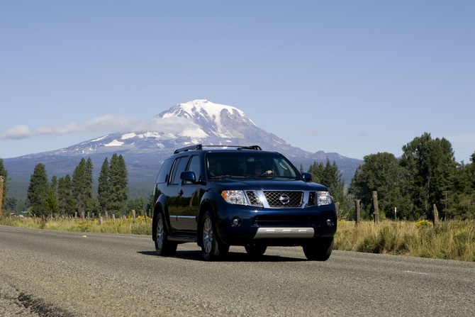 Nissan Pathfinder SV 4X4 Nissan Pathfinder SV 4X4