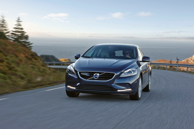 Volvo V40 D2 Summum Geartronic Volvo V40 D2 Summum Geartronic