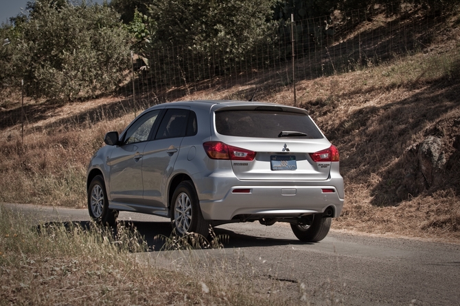 Mitsubishi Outlander Sport ES 2WD Mitsubishi Outlander Sport ES 2WD