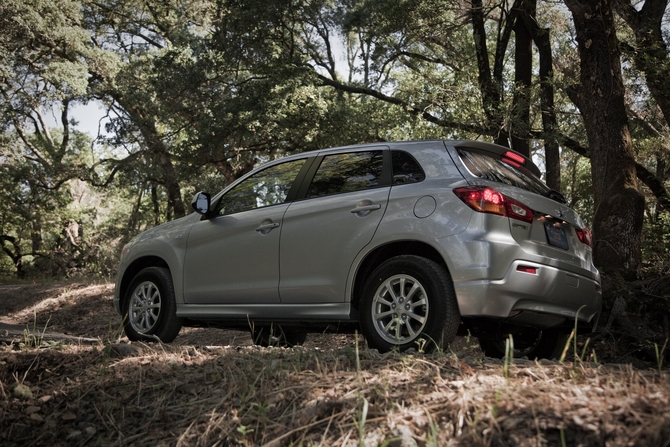 Mitsubishi Outlander Sport ES 2WD Mitsubishi Outlander Sport ES 2WD