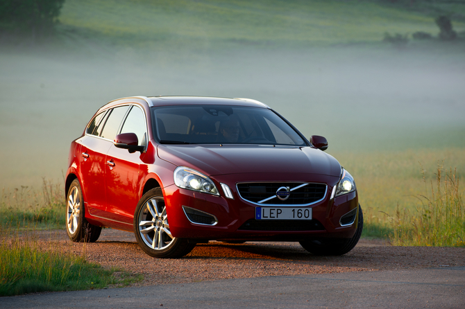 Volvo V60 D2 Momentum Powershift Volvo V60 D2 Momentum Powershift