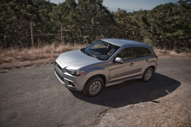 Mitsubishi Outlander Sport ES 2WD Mitsubishi Outlander Sport ES 2WD