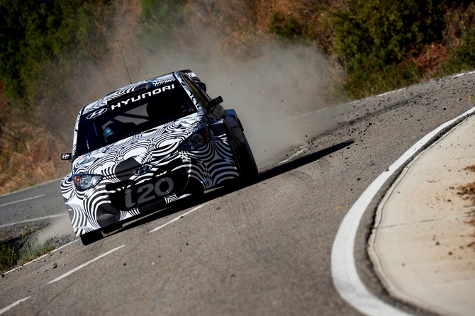 Os testes da Hyundai percorreram algumas etapas de rális que serão disputadas na próxima temporada Os testes da Hyundai percorreram algumas etapas de rális que serão disputadas na próxima temporada
