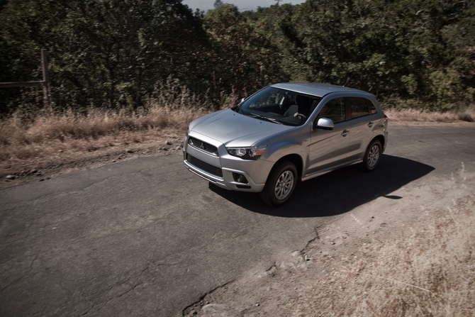 Mitsubishi Outlander Sport ES 2WD Mitsubishi Outlander Sport ES 2WD