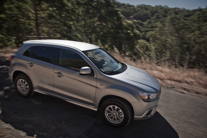 Mitsubishi Outlander Sport ES 2WD Mitsubishi Outlander Sport ES 2WD
