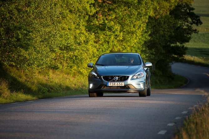 Volvo V40 D2 R-Design Volvo V40 D2 R-Design