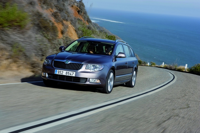 Skoda Superb Break 1.6I TDI CR 105hp Elegance Skoda Superb Break 1.6I TDI CR 105hp Elegance