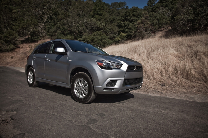 Mitsubishi Outlander Sport ES 2WD Mitsubishi Outlander Sport ES 2WD