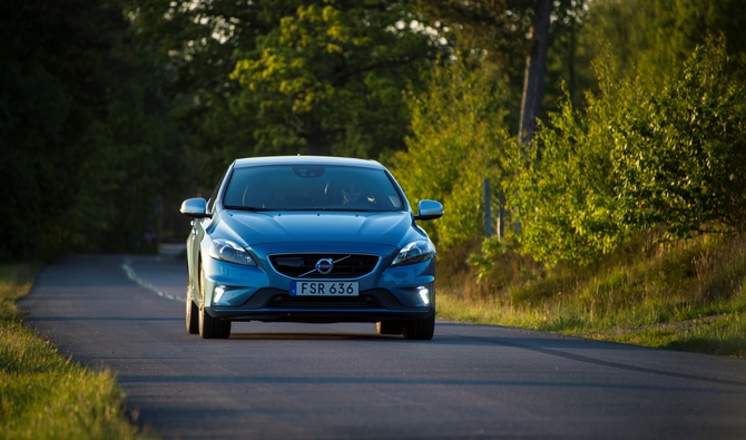 Volvo V40 D2 R-Design Volvo V40 D2 R-Design