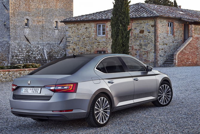 Skoda Superb 2.0 TDI Active DSG Skoda Superb 2.0 TDI Active DSG