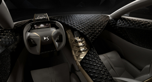A Citroën associou-se com a joalheria Swarovski e à empresa de bordados Lesage de forma a criar uma cabine luxuosa