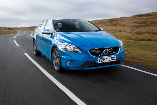 Volvo V40 D2 R-Design Momentum Geartronic Volvo V40 D2 R-Design Momentum Geartronic