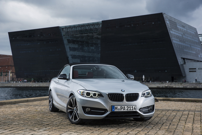 BMW 220i Convertible BMW 220i Convertible