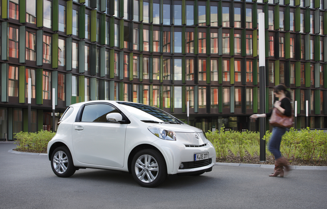 Toyota iQ2 1.0 Multidrive Toyota iQ2 1.0 Multidrive