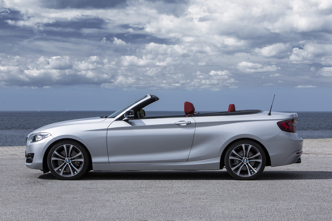BMW 220i Convertible BMW 220i Convertible