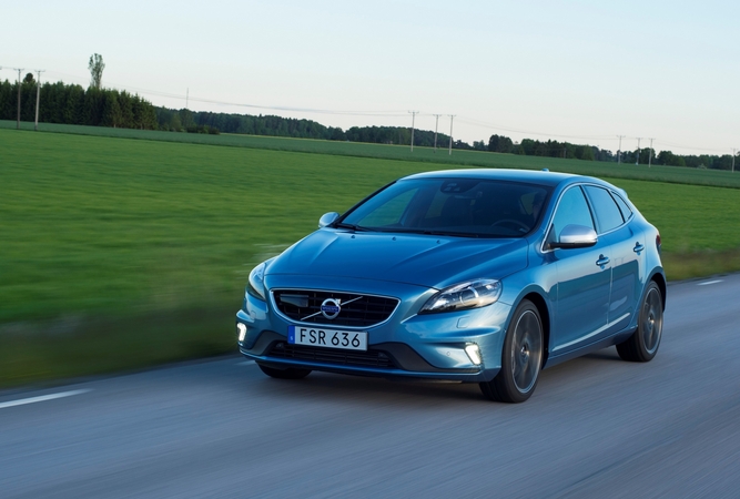 Volvo V40 D2 R-Design Geartronic Volvo V40 D2 R-Design Geartronic