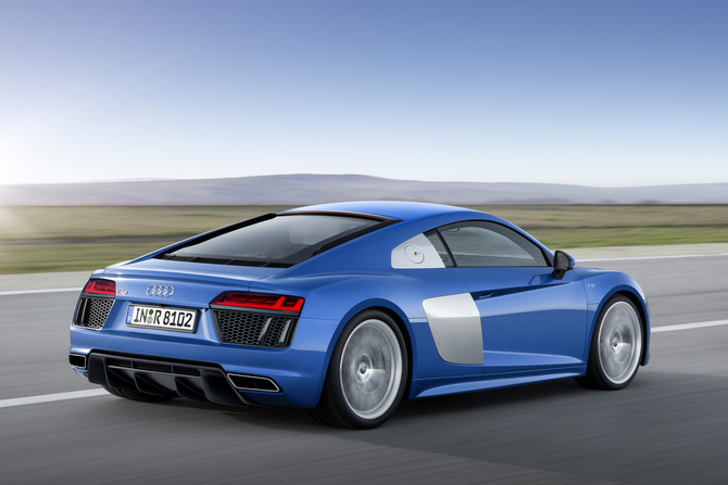 The new R8 will be available with a fairly updated version of the 5.2 liter V10 engine from the first generation The new R8 will be available with a fairly updated version of the 5.2 liter V10 engine from the first generation