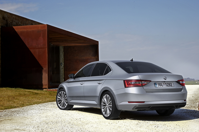 Skoda Superb 2.0 TDI Ambition DSG Skoda Superb 2.0 TDI Ambition DSG