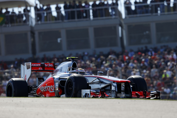 Hamilton acabou por vencer num emocionante regresso da F1 aos Estados Unidos Hamilton acabou por vencer num emocionante regresso da F1 aos Estados Unidos