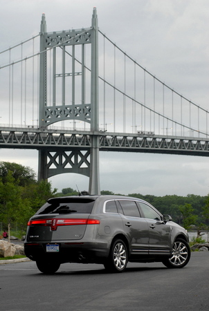 Lincoln Lincoln MKT 3.7L FWD Lincoln Lincoln MKT 3.7L FWD