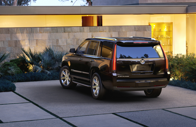 Either two or four-wheel drive are available Either two or four-wheel drive are available