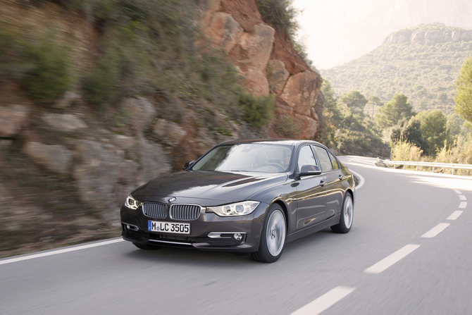 BMW 320d EfficientDynamics AT BMW 320d EfficientDynamics AT